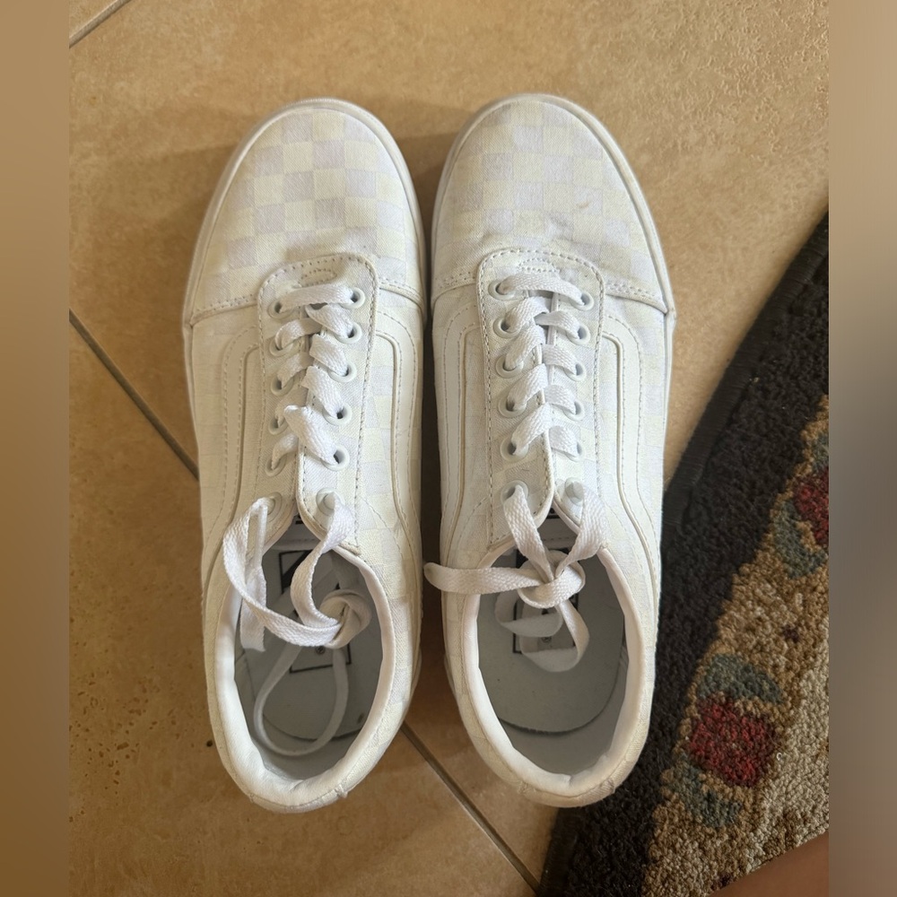 Women’s size 8.5 cute white checkered vans